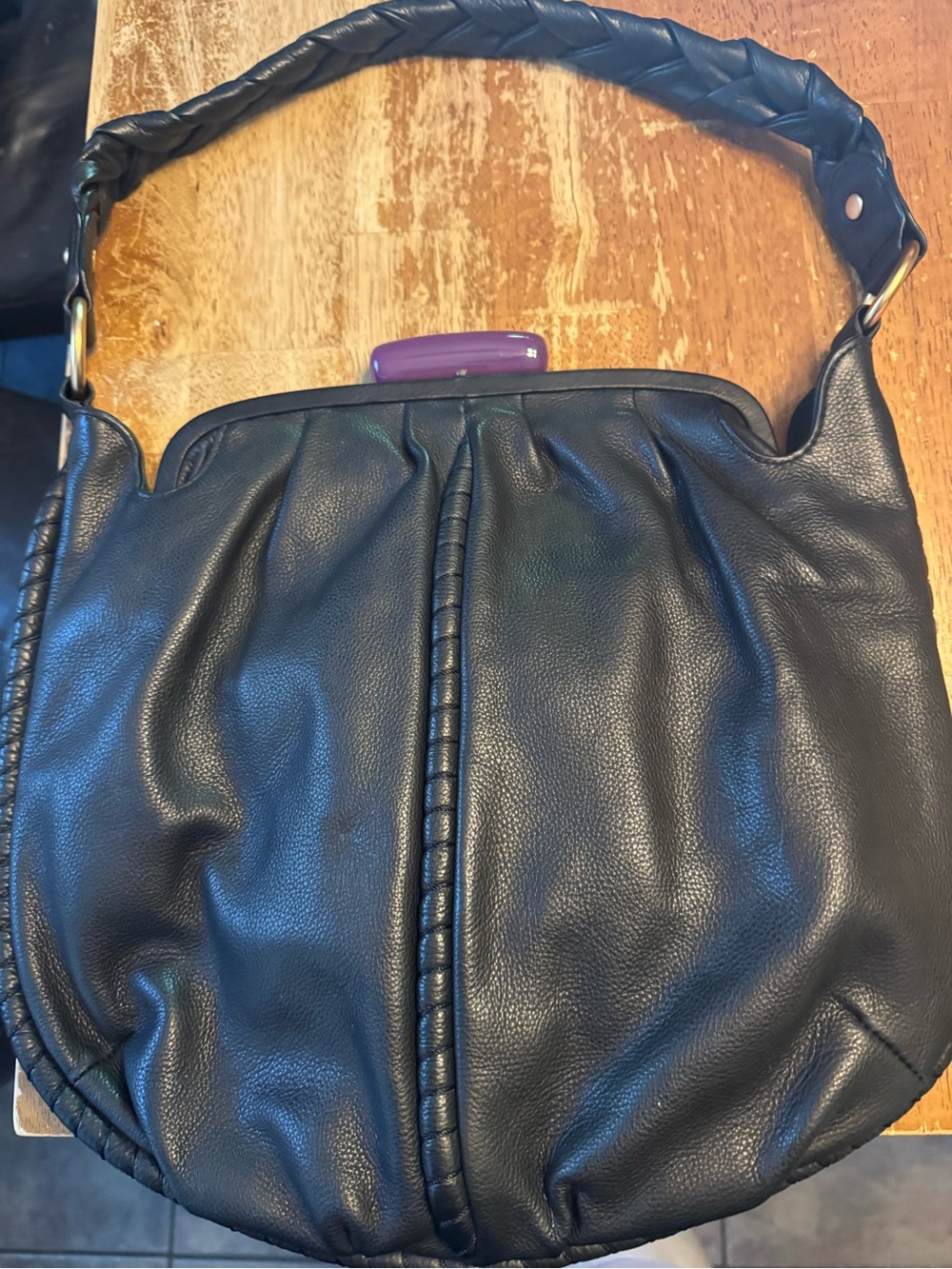 Isabella Fiore Black leather Braided-Handle Shoulder Bag with purple snap latch - Picture 3 of 8